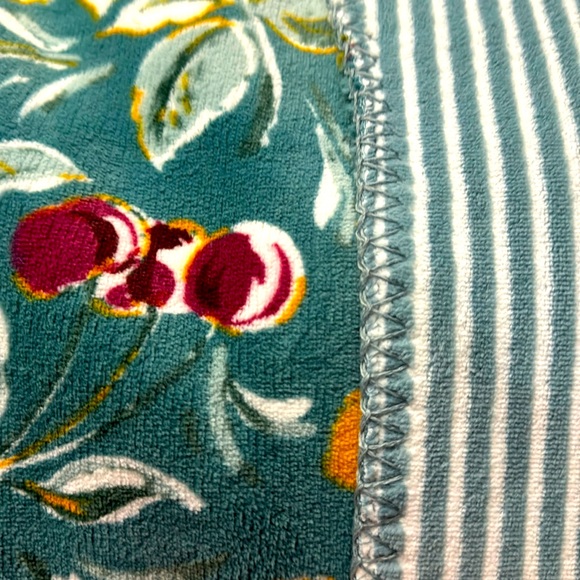 LAURA ASHLEY Oversized Reversible Cambrian Berries Zoe Coco Throw - Deep Fern - Picture 6 of 8